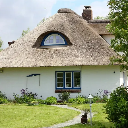 Idyllic Thatched Near St Peter-ording * Osterhever