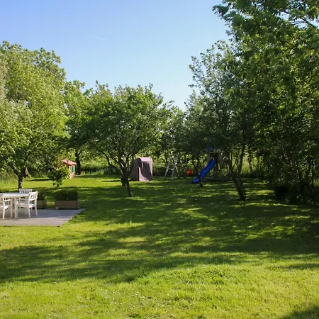 Idyllic Thatched Near St Peter-ording بيت للعطل *