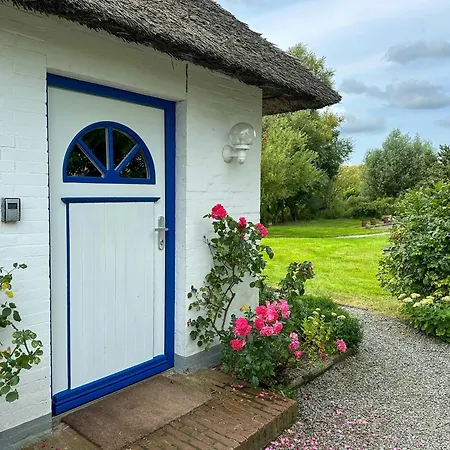 Idyllic Thatched Near St Peter-ording * Osterhever