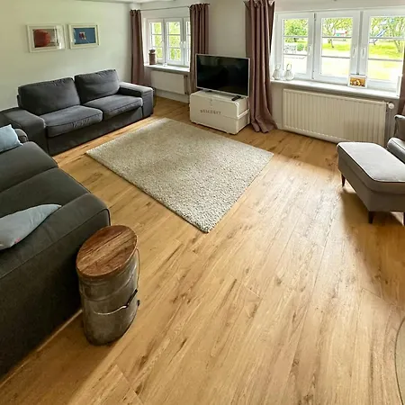 Idyllic Thatched Near St Peter-ording بيت للعطل Osterhever