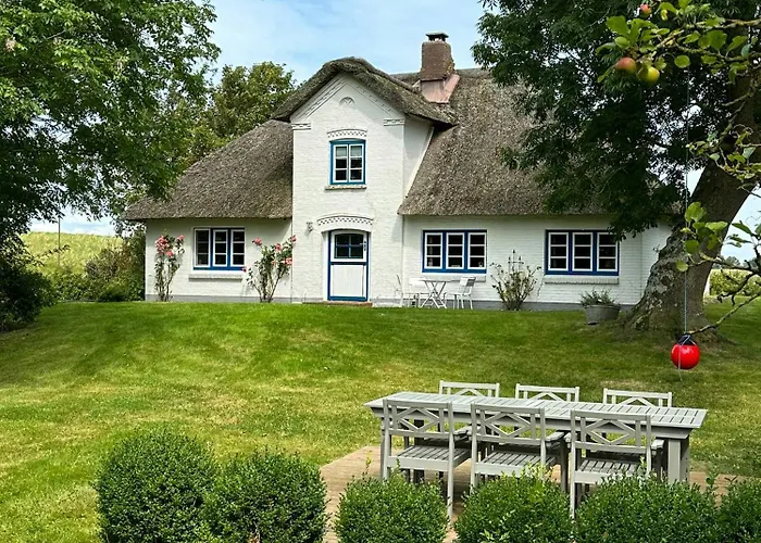 Idyllic Thatched Near St Peter-ording * Osterhever